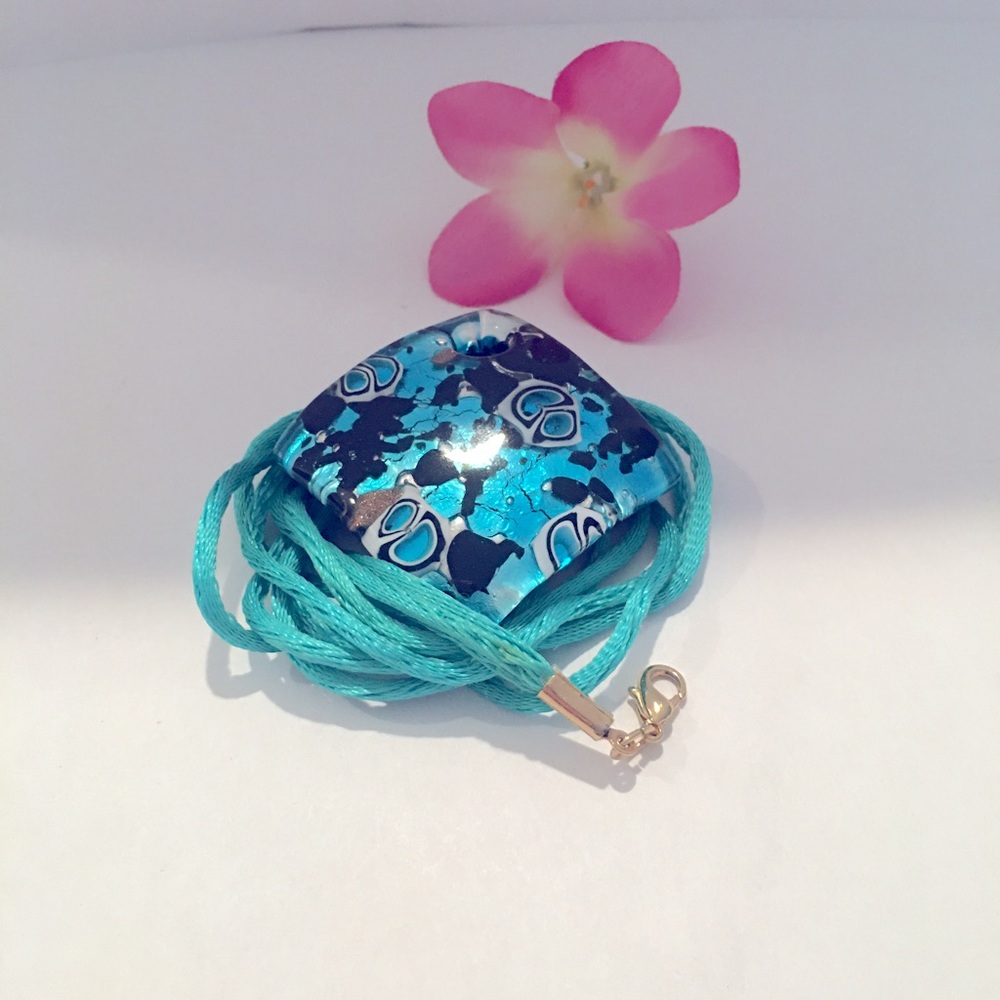 Murano Glass Necklace. New. Made in Italy.